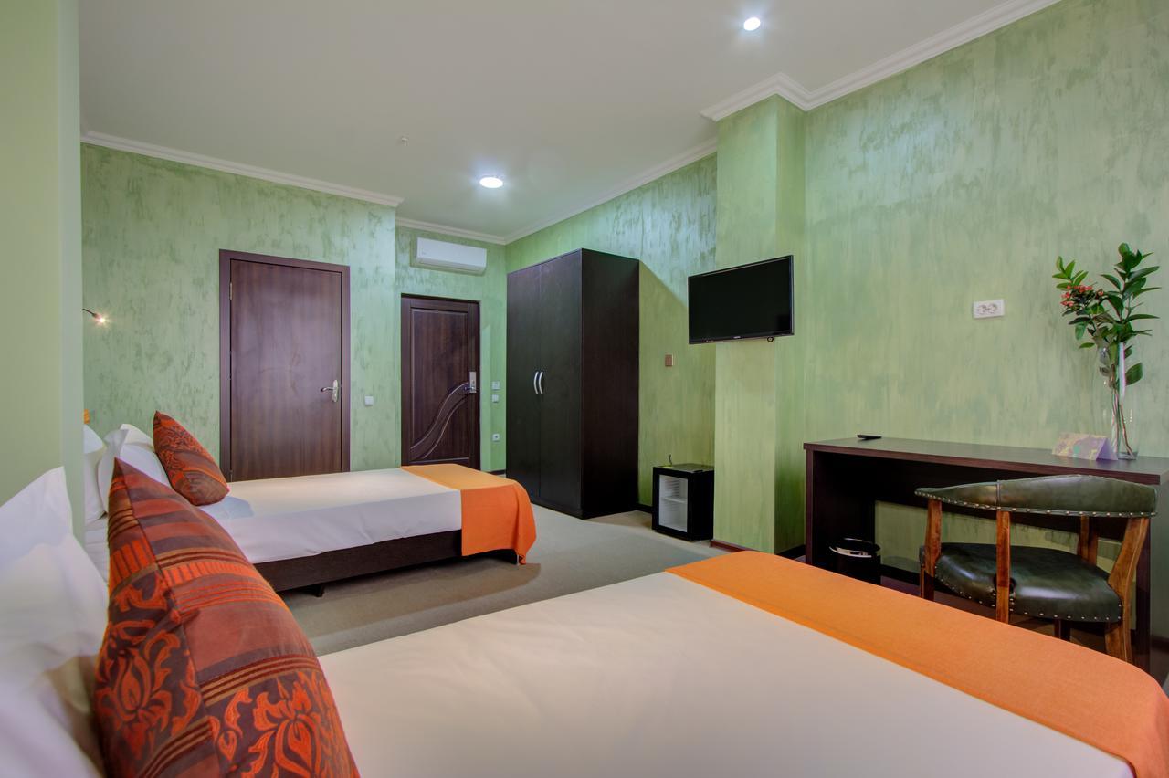 Olive Hotel Bishkek Exterior foto
