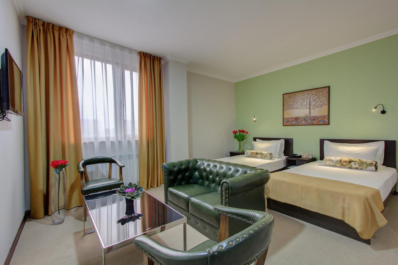 Olive Hotel Bishkek Exterior foto