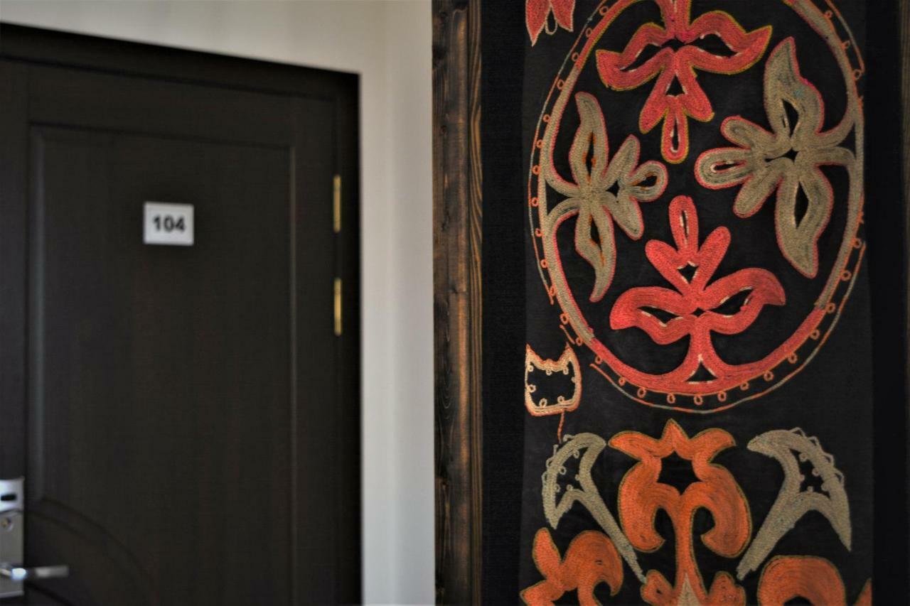 Olive Hotel Bishkek Exterior foto